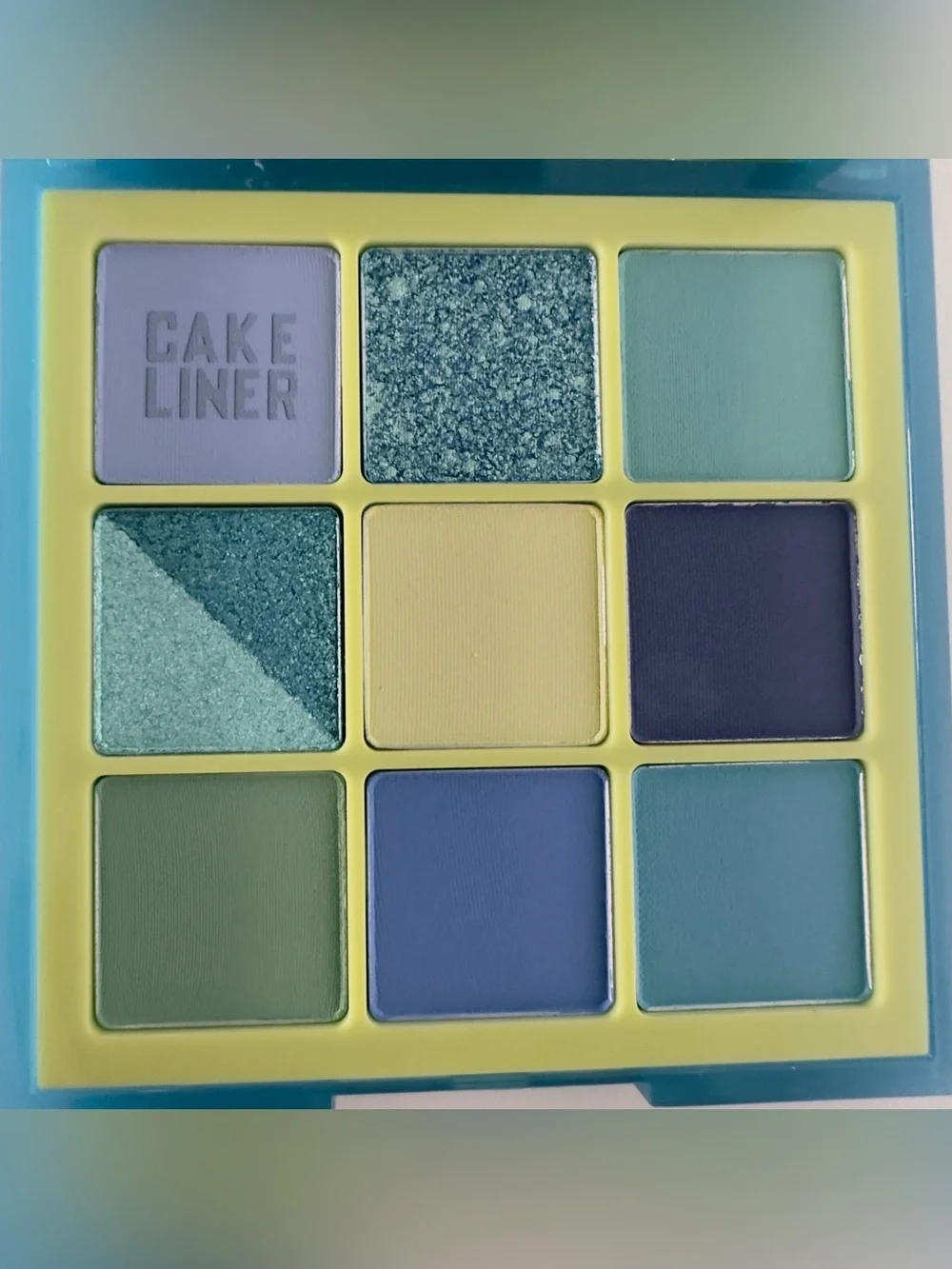 NWT Huda Beauty Color Block Obsessions Eyeshadow Palette - Blue & Green